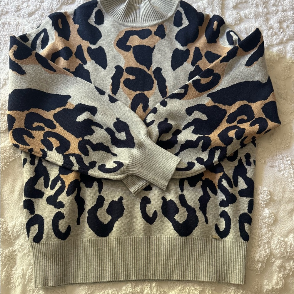 Ted Baker Sweater Leopard Print Gray Crew Neck Ribbed Neck Cuffs New No Tags
